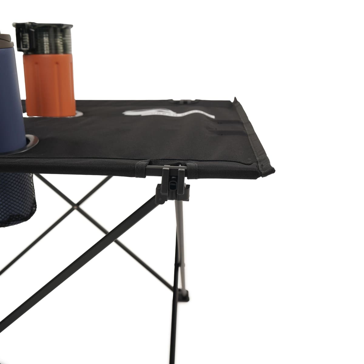 Embla table cup holders with two flasks